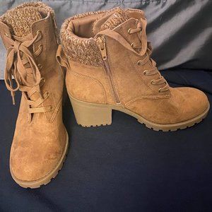 Tan, Lace up Hiker Boot w/ Heel!